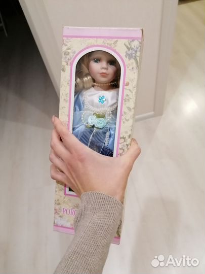 Кукла большая в коробке новая в платье