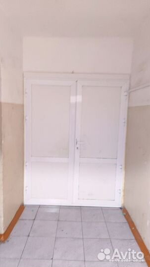 Пластиковая дверь