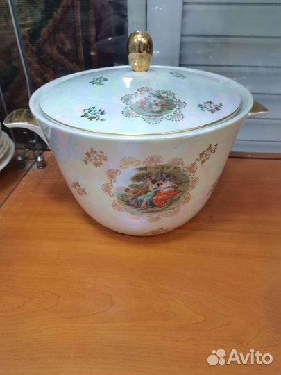 Супница и тарелки мадонна