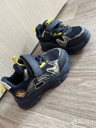 Кроссовки на мальчика