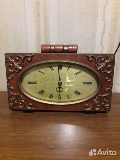 Часы янтарь