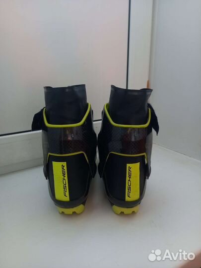 Лыжные ботинки fischer carbonlite
