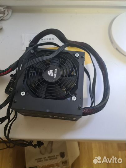 Блок питания для компьютера 750 W