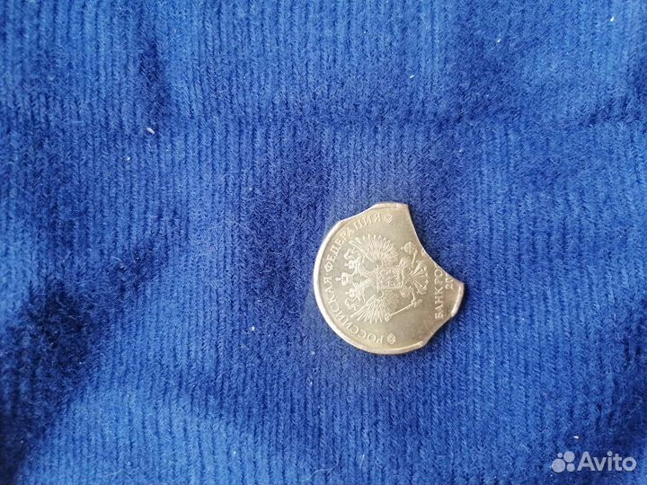 Продам монету с заводским браком новая
