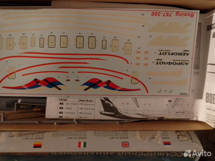 Сборная пластиковая модель самолета Боинг 767-300