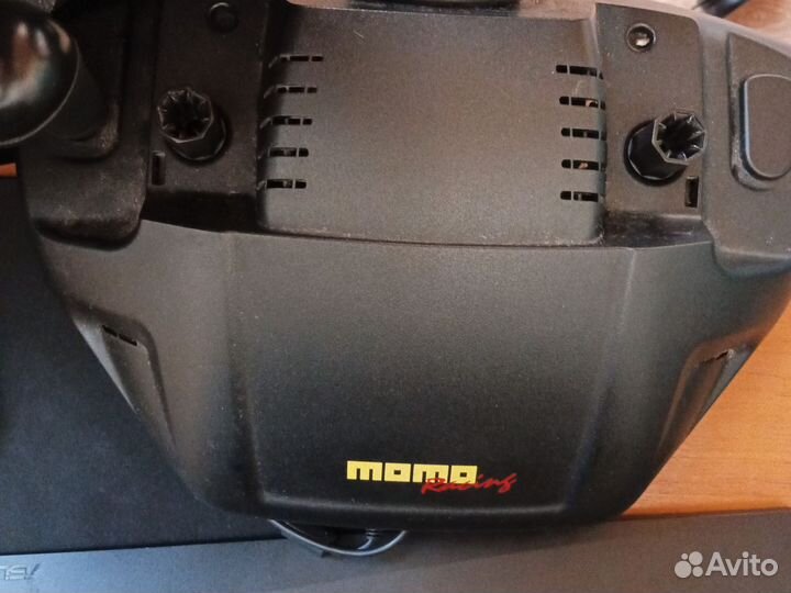 Игровой руль logitech momo