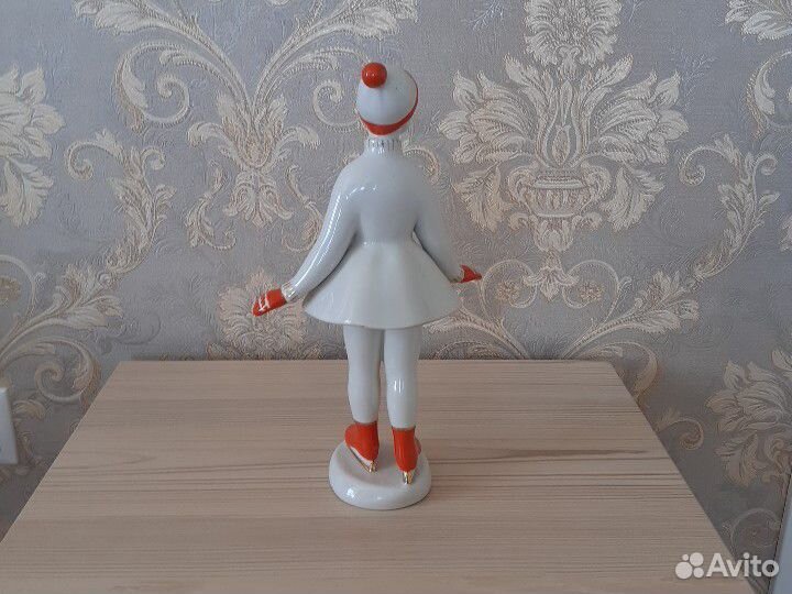 Статуэтка СССР юная фигуристка