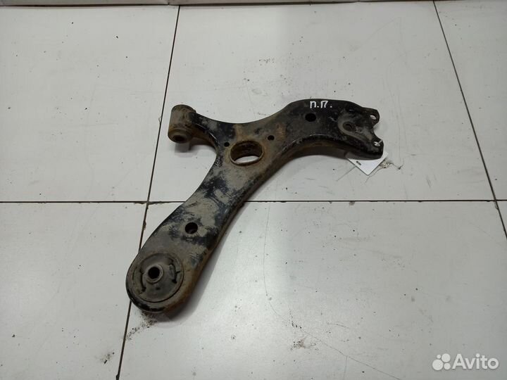 Toyota Avensis (T270) lll рычаг передний правый
