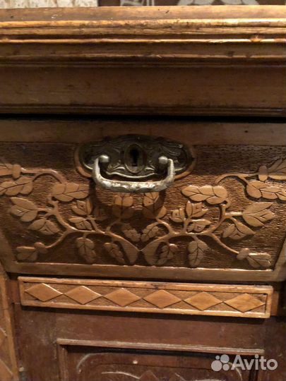 Буфеты и серванты старинные