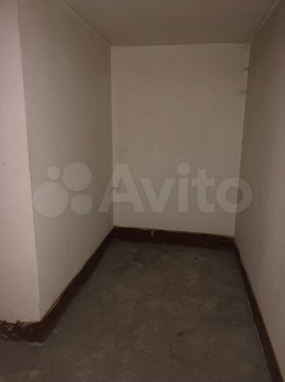 Машиноместо, > 30 м²