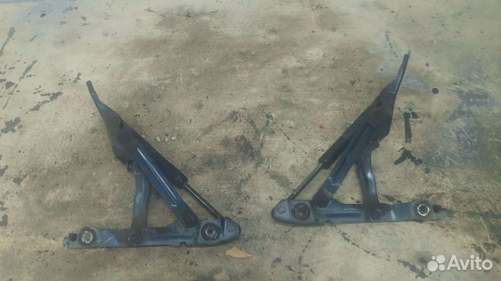 Петля крышки багажника mazda 3 bk левая/правая