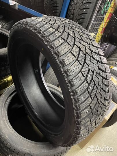 Pirelli Ice Zero 2 285/40 R22 111H
