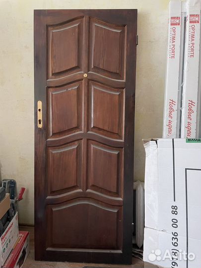 Дверь входная деревянная