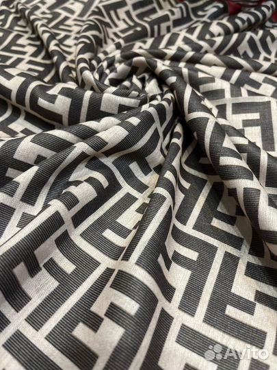 Платок шерстяной Fendi бежевый двухсторонний