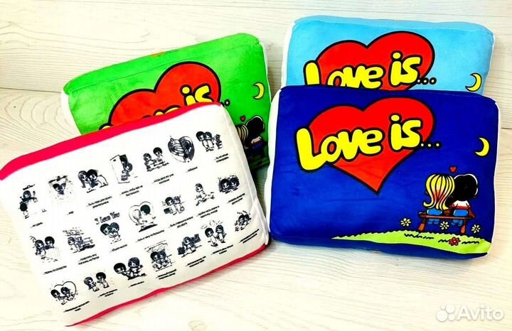 Подушечки love IS