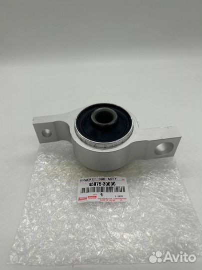 Сайлентблок рычага Toyota 4807530030