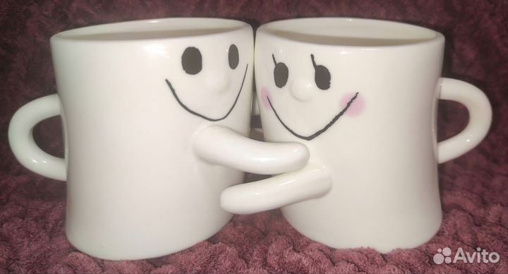 Обнимающиеся кружки «hug me hug». Пара кружек