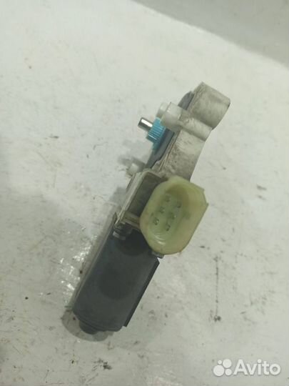 Моторчик правго стеклоподъёмника 51337271564