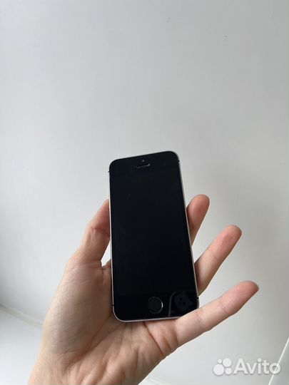 iPhone SE, 64 ГБ