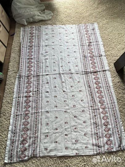 Большая скатерть с вышивкой