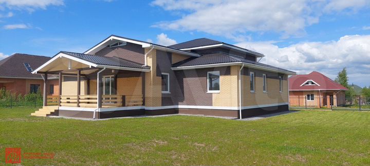 Коттедж 275 м² на участке 15 сот.