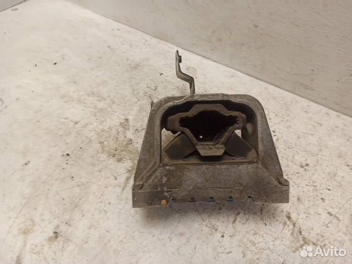 Опора двигателя Шкода