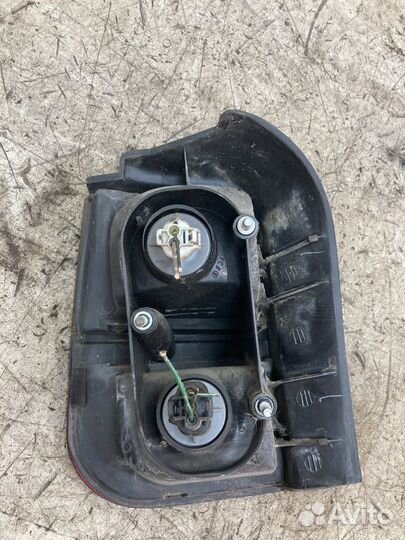 Фонарь задний правый Mitsubishi Chariot