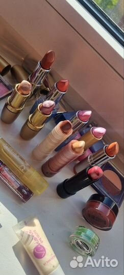 Косметика, тени, тушь, помада, блеск, румяна