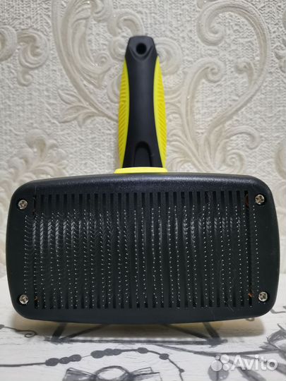 Щетка для вычесывания шерсти животных