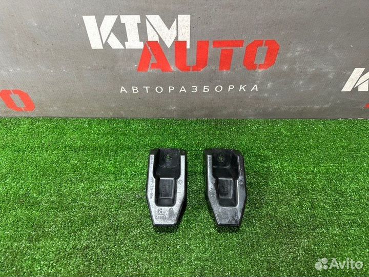 Кронштейн заднего бампера Ford Focus 3 седан 2.0L