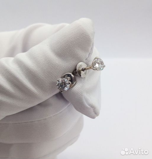 Золотые серьги с камнем