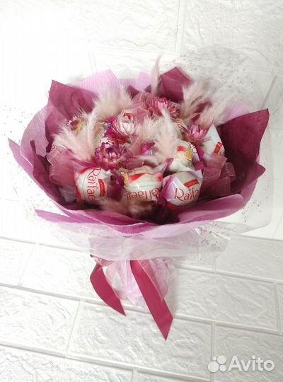 Букет с сухоцветами рафаэлло