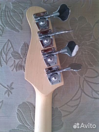 Бас гитара Rockdale