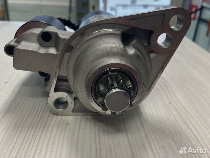 Стартер vw Transporter T5 фольксваген Т5 1,9 дизел