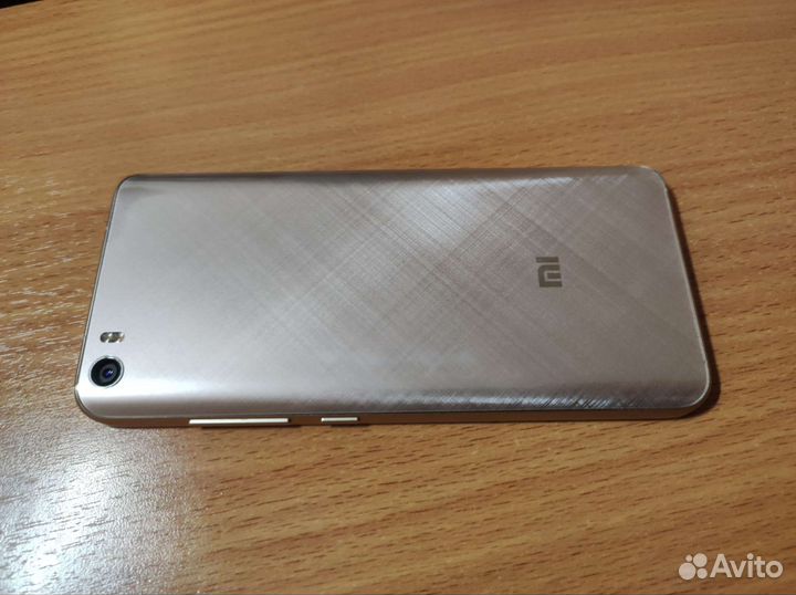 Смартфон Xiaomi Mi5