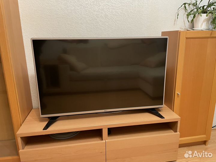 Телевизор LG 43UF690V