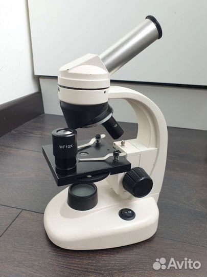 Микроскоп Levenhuk