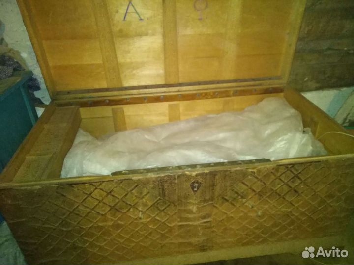 Продам старинный сундук