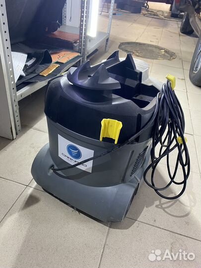 Моющий пылесос Karcher Puzzi 8 1