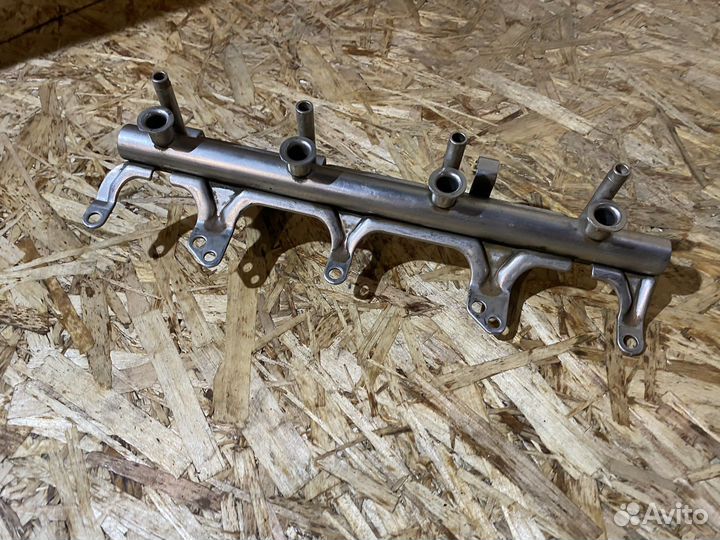 Топливная рампа 1.8 2.0 TSI VW Passat B6 05-10