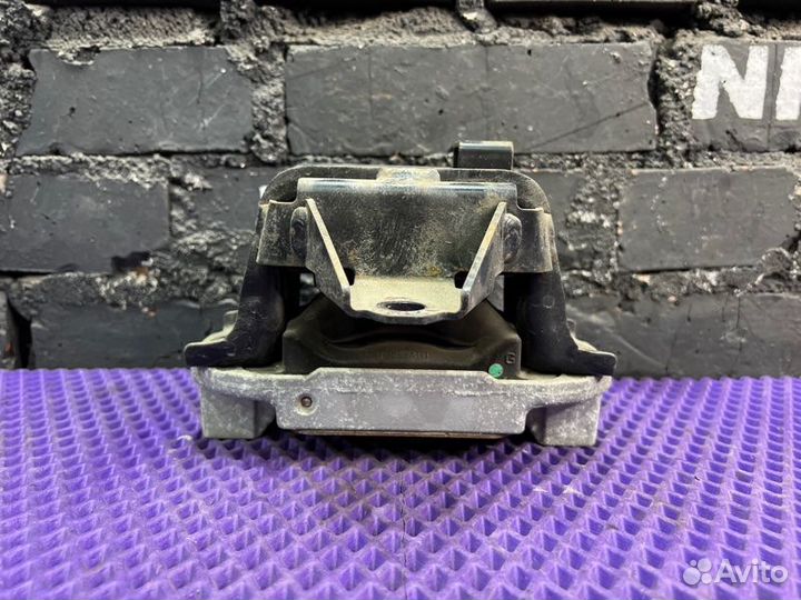 Подушка двигателя передняя правая Mitsubishi