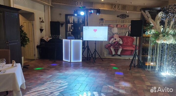 Диджей с оборудованием на ваш праздник