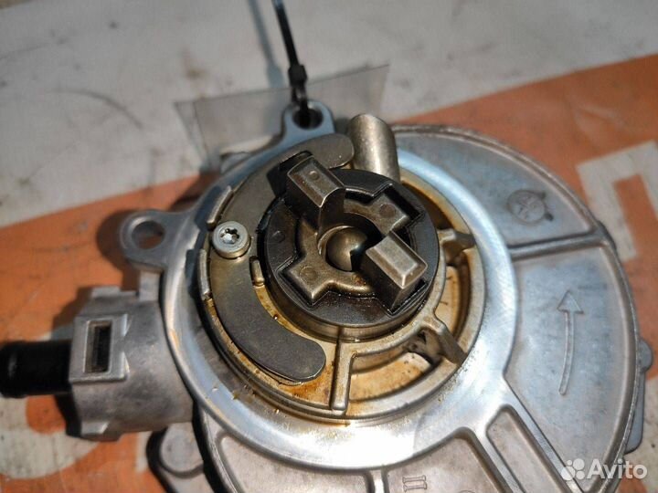 Вакуумный насос Audi A4 B8 2009 06E145100R