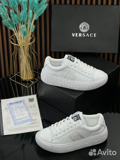 Женские кроссовки Versace