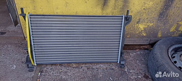 Радиатор охлаждения основной Форд Фокус 1 1.6/1.8