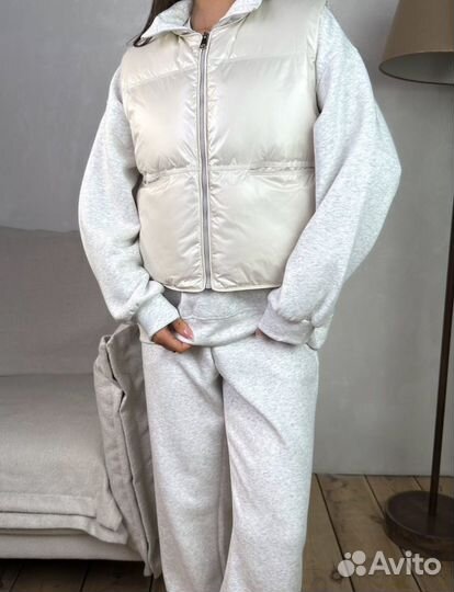 Жилетка женская утепленная безрукавка