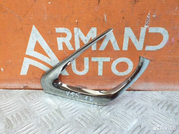 Накладка решетки в бампер передняя левая Toyota