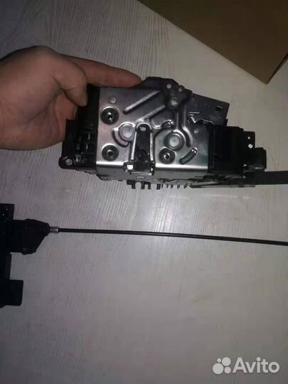 Land Cruiser 300 Доводчики дверей 4 штуки D5BO3