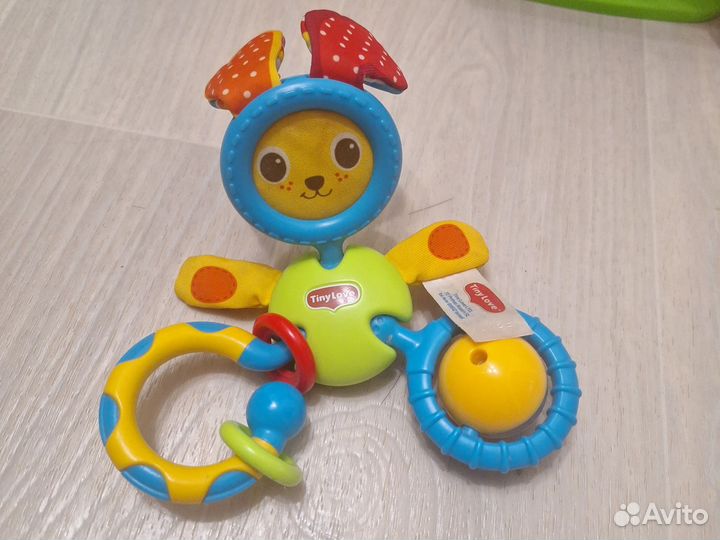 Развивающие игрушки и погремушки