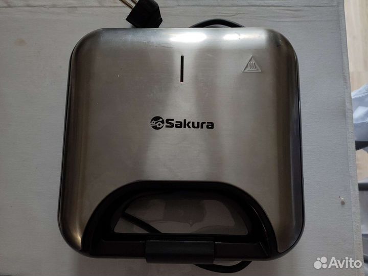 Вафельница Sakura